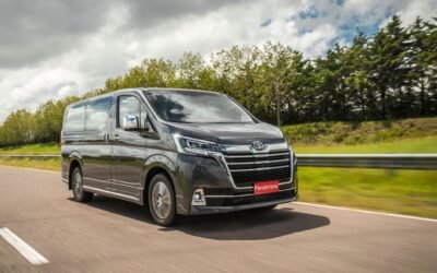 Toyota anunció a Caputo que producirá por primera vez una van, su tercer modelo en Argentina