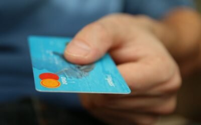 Cómo funcionan las tarjetas bimonetarias para comprar en dólares con Visa y MasterCard y cuándo se podrán usar